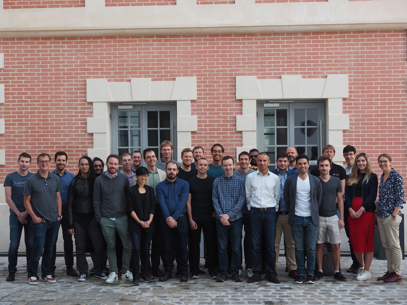 The participants to the Paris Jupyter community workshop on dashboarding